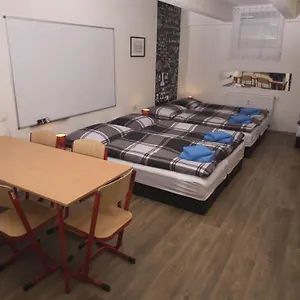 Apartament School - Your Unique Place In By Metro Vysehrad, Praga