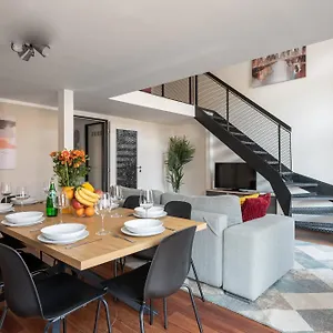 Apartament Spacious Near Karlin Square, Praga