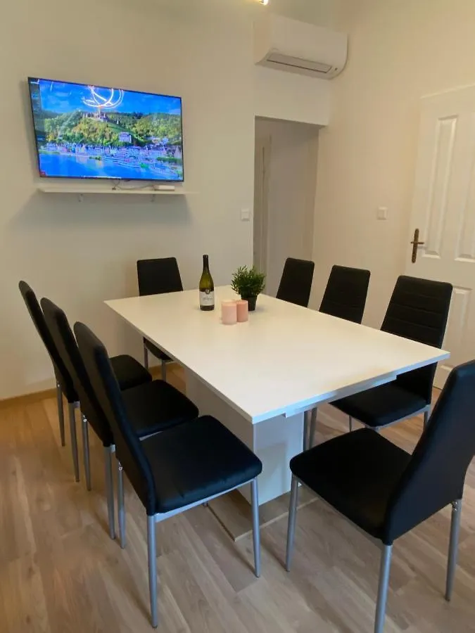 Designed Apartment Next To Vaclav Square With Terrace And Private Garage Praga 0*,  Czechy
